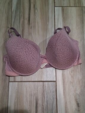 Jessica Simpson bra